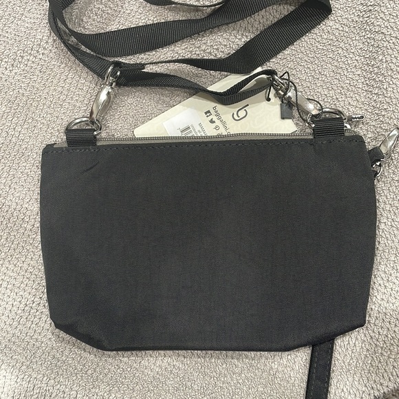 Baggallini- multiple option black bag. Cross body, over shoulder or wristlet. - Picture 4 of 10